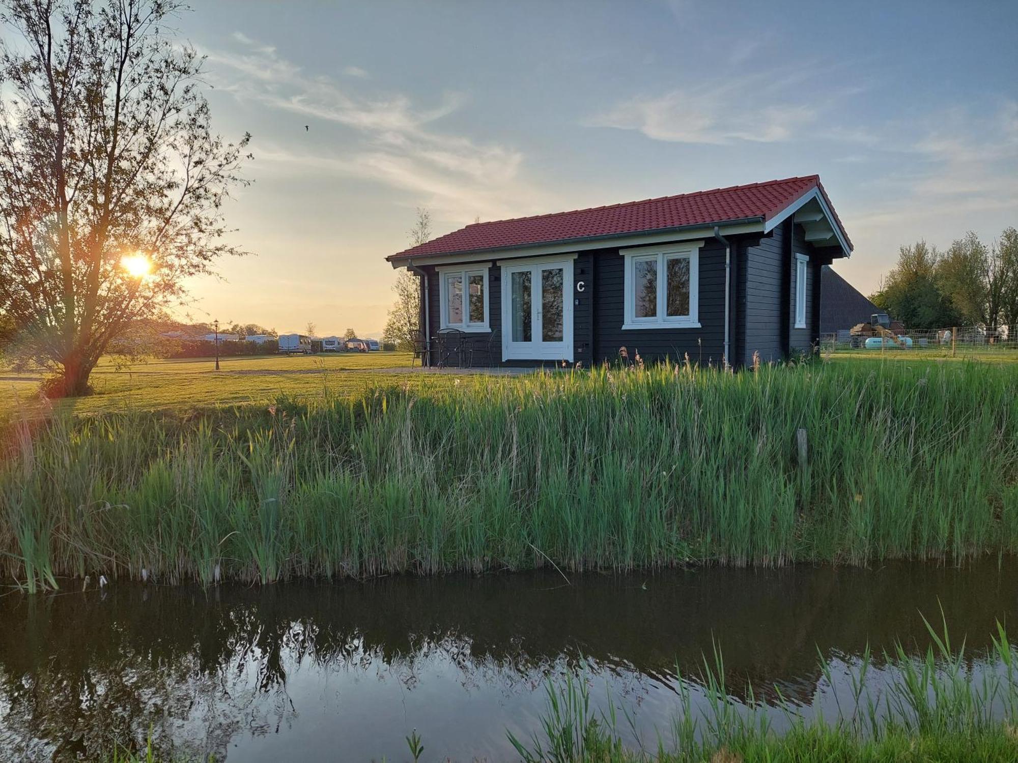 Vakantiehuisje Vlakbij Leeuwarden, Swichumer Pleats Exterior foto